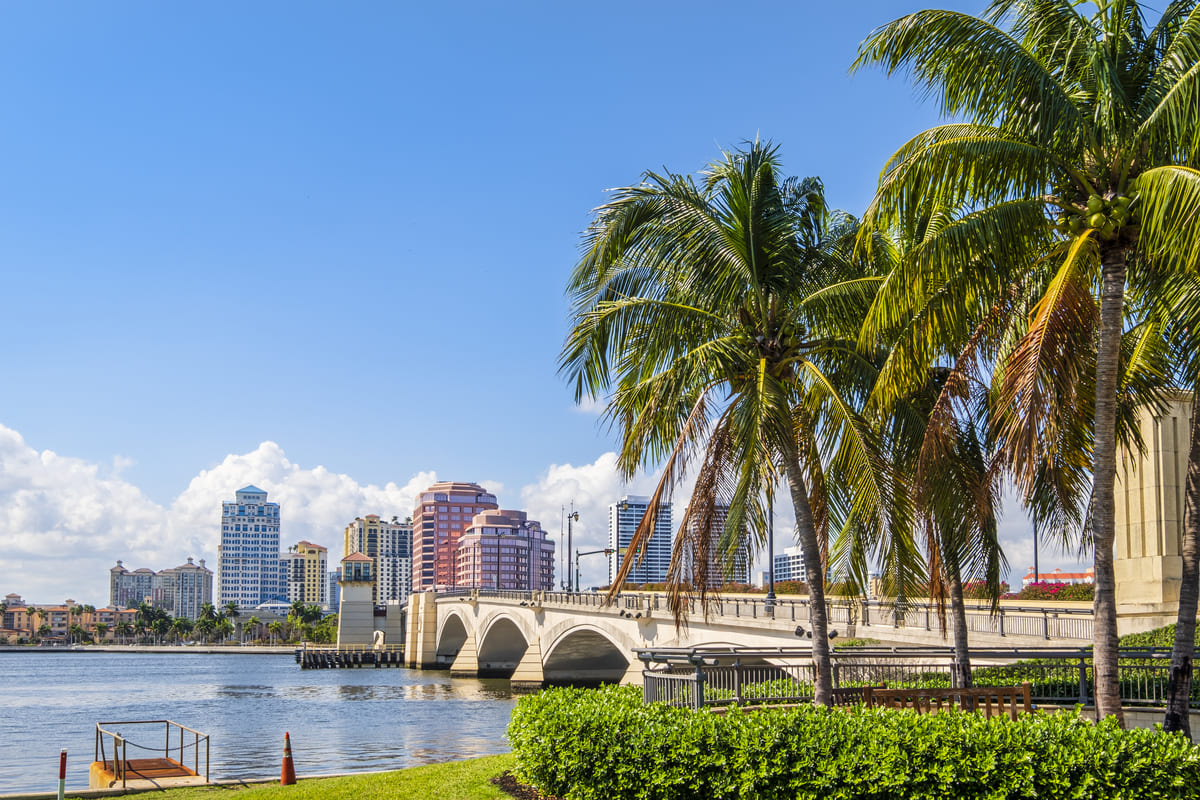 Read more about the article The Pinnacle of Luxury Living: Palm Beach’s Exclusive Real Estate Scene