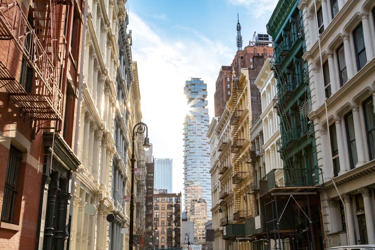 Scopri di più sull'articolo Il mercato immobiliare di New York City cambia radicalmente: SoHo in testa, Brooklyn guadagna terreno (I dati)
