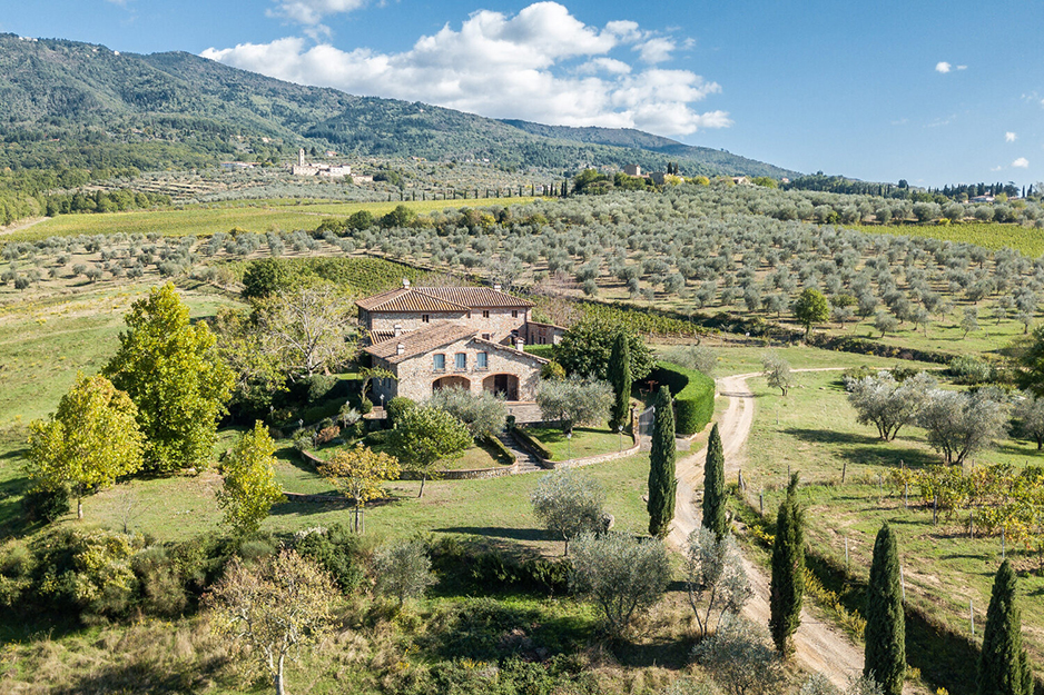 Read more about the article The Allure of Living Abroad: Exploring Real Estate Opportunities for Americans