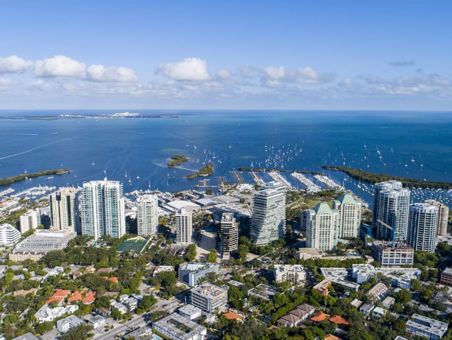 Scopri di più sull'articolo Dalla Porsche alla cucina stellata: il mercato immobiliare di lusso di Miami abbraccia l’eccellenza culinaria, e non solo