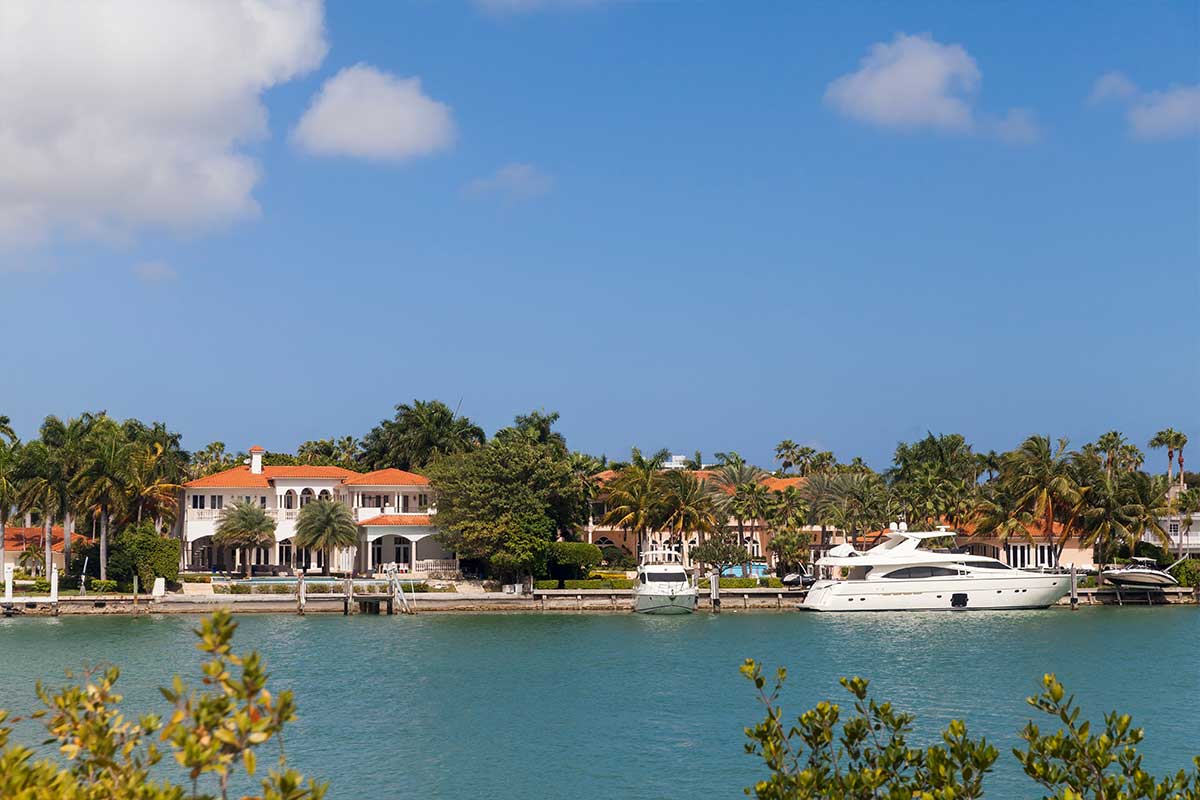 Scopri di più sull'articolo Miami Emerge come Primo Mercato Immobiliare di Lusso per il 2025