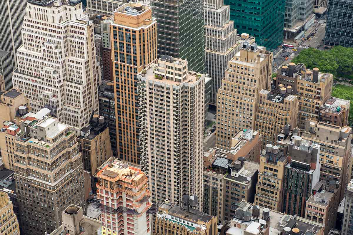 Scopri di più sull'articolo Il Mercato Immobiliare di New York Mostra Segni di Ripresa Graduale nel Q1 2025